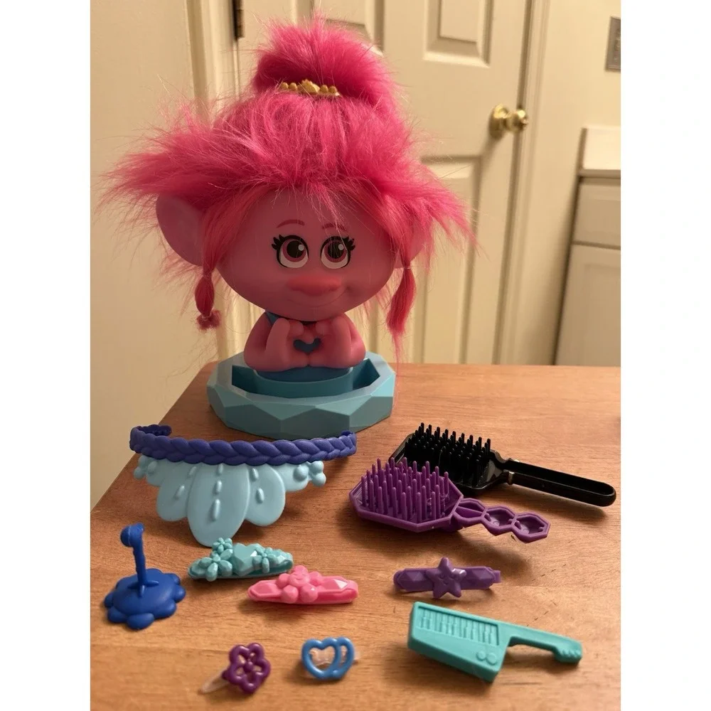 DreamWorks Trolls Band Together Poppy Styling Head - 11 Pieces - Kids‎